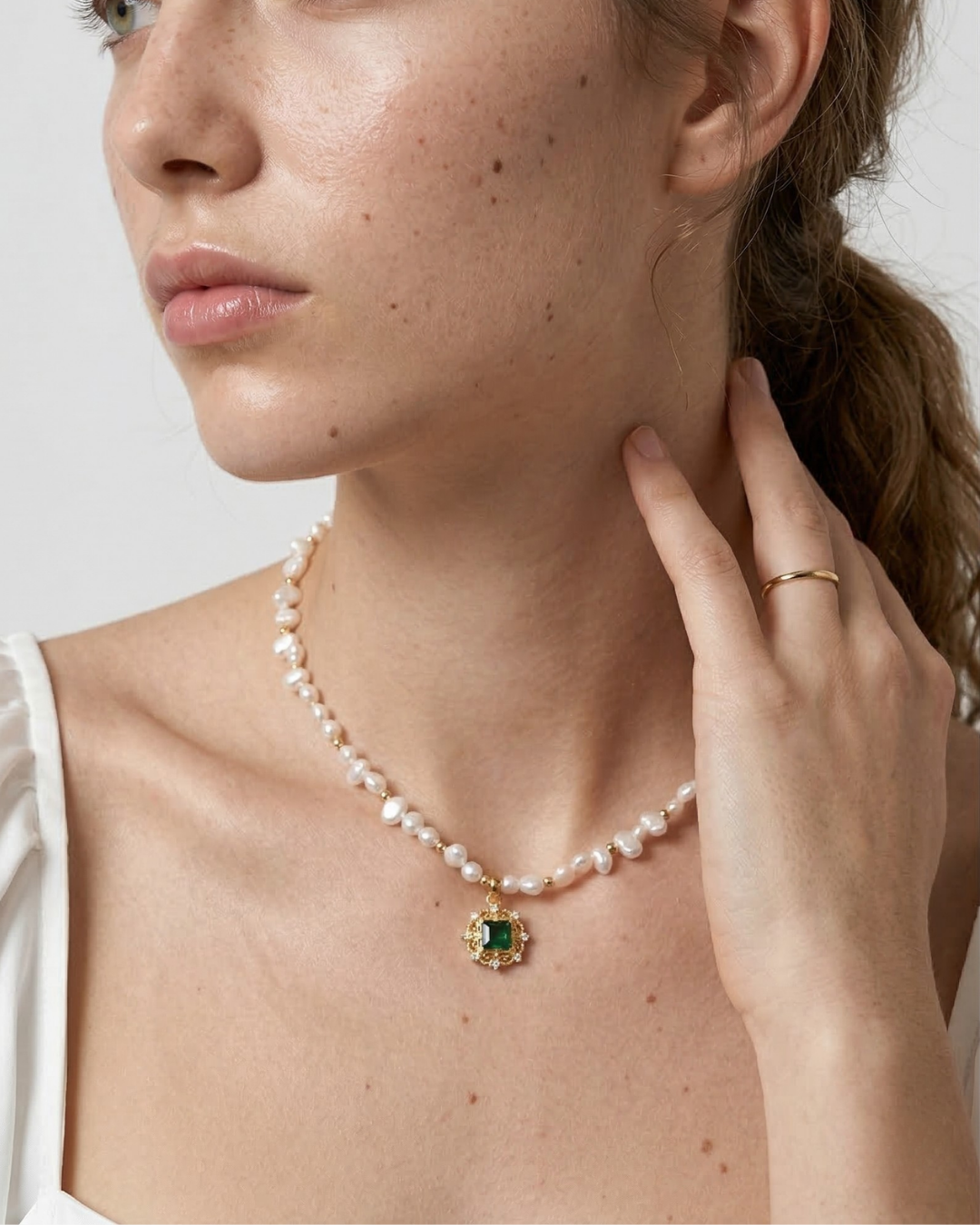 Harmony - Royal Pearl Necklace with Green Zirconia