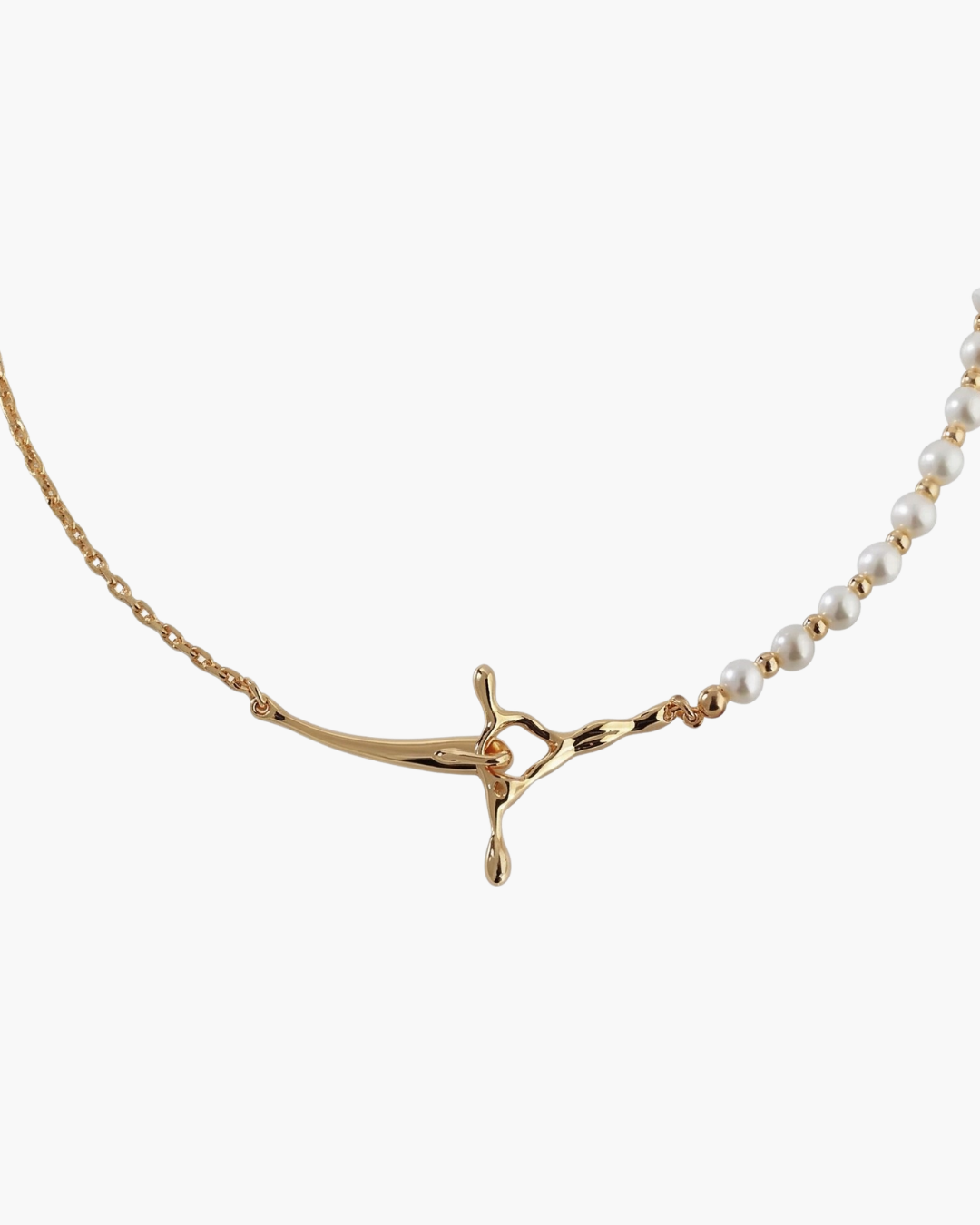 Minimal Pearl Necklace