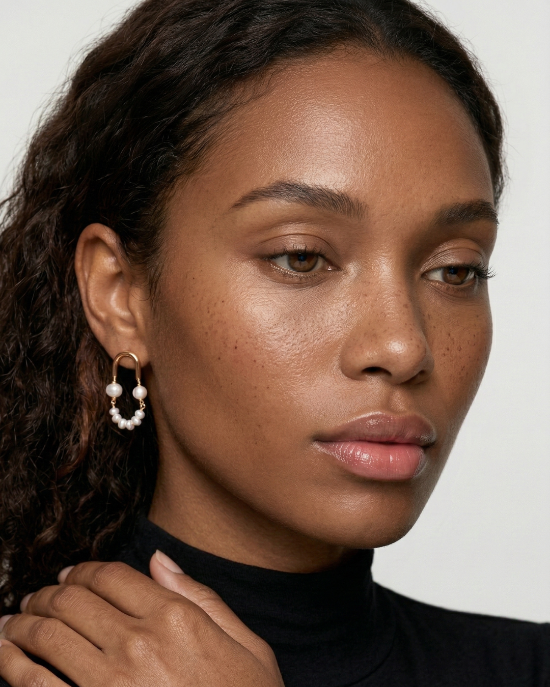 Harmony - Modern U-Shape Pearl Earring