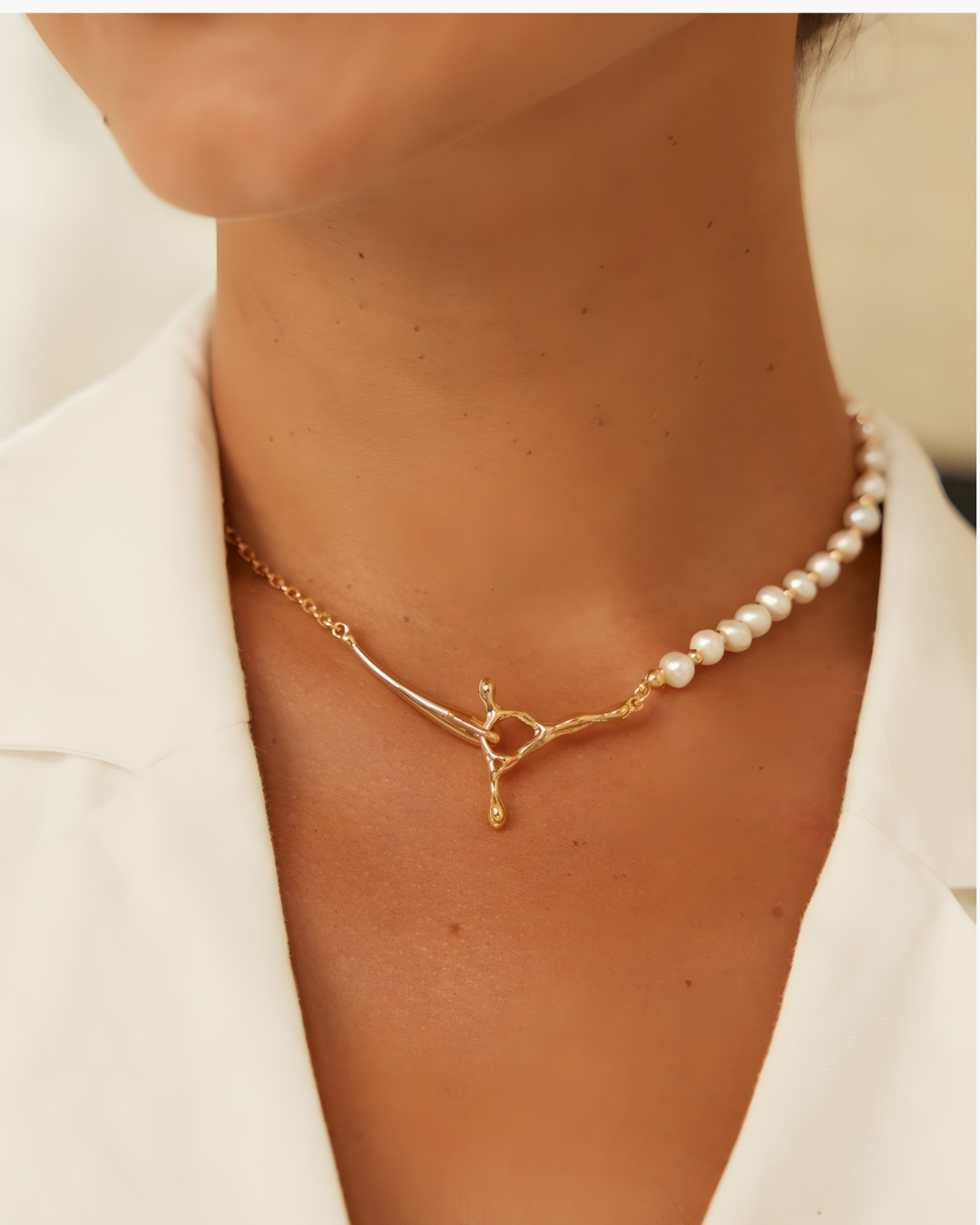 Minimal Pearl Necklace
