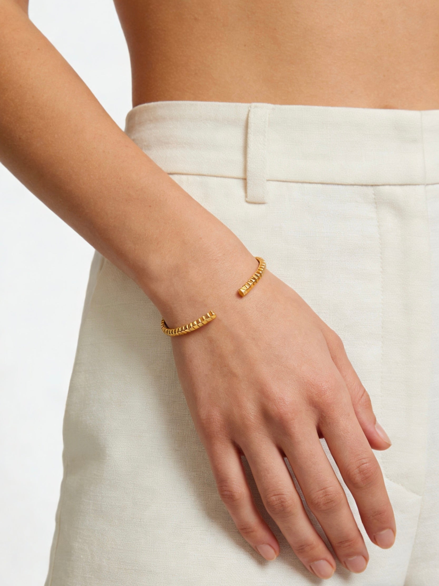 Minimal Grid Cuff