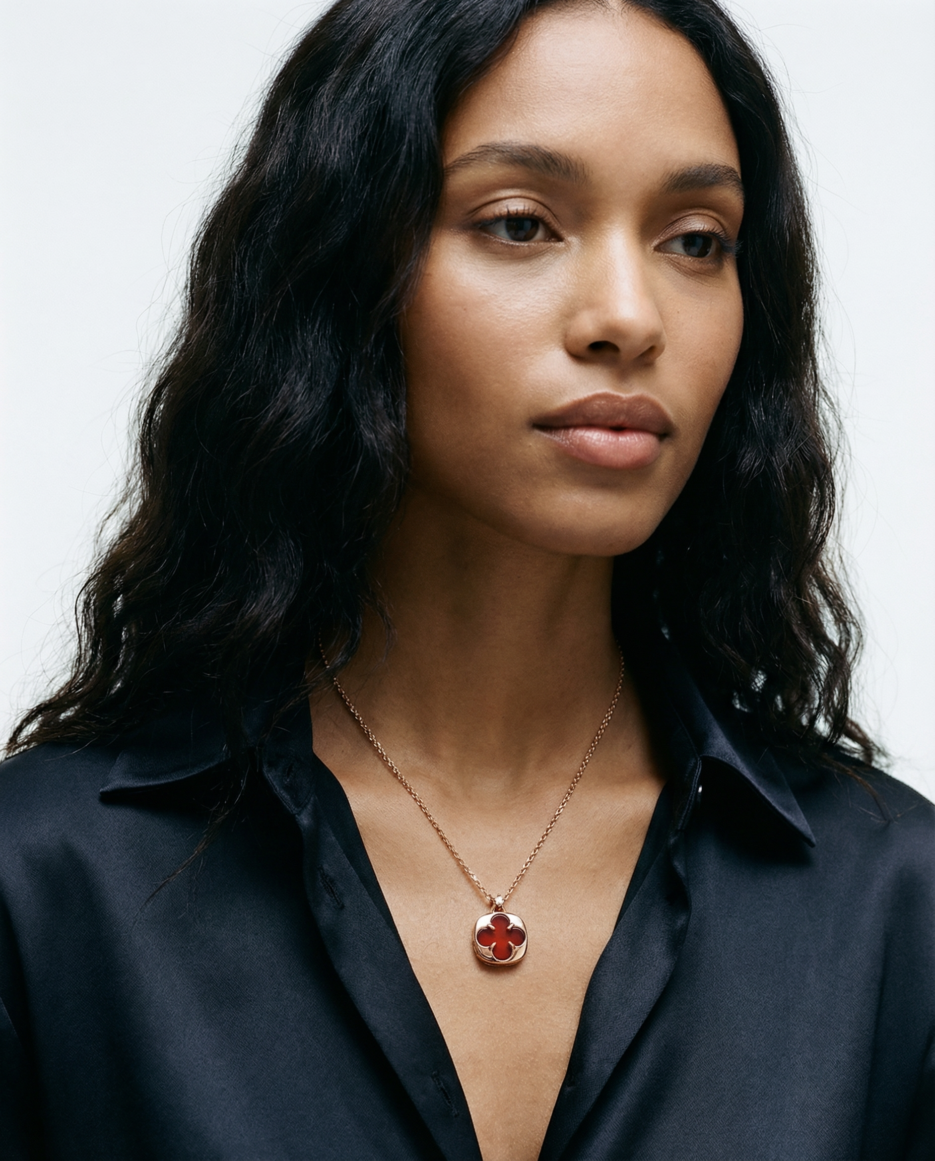 Emotion - Glow Clover Pendant Necklace