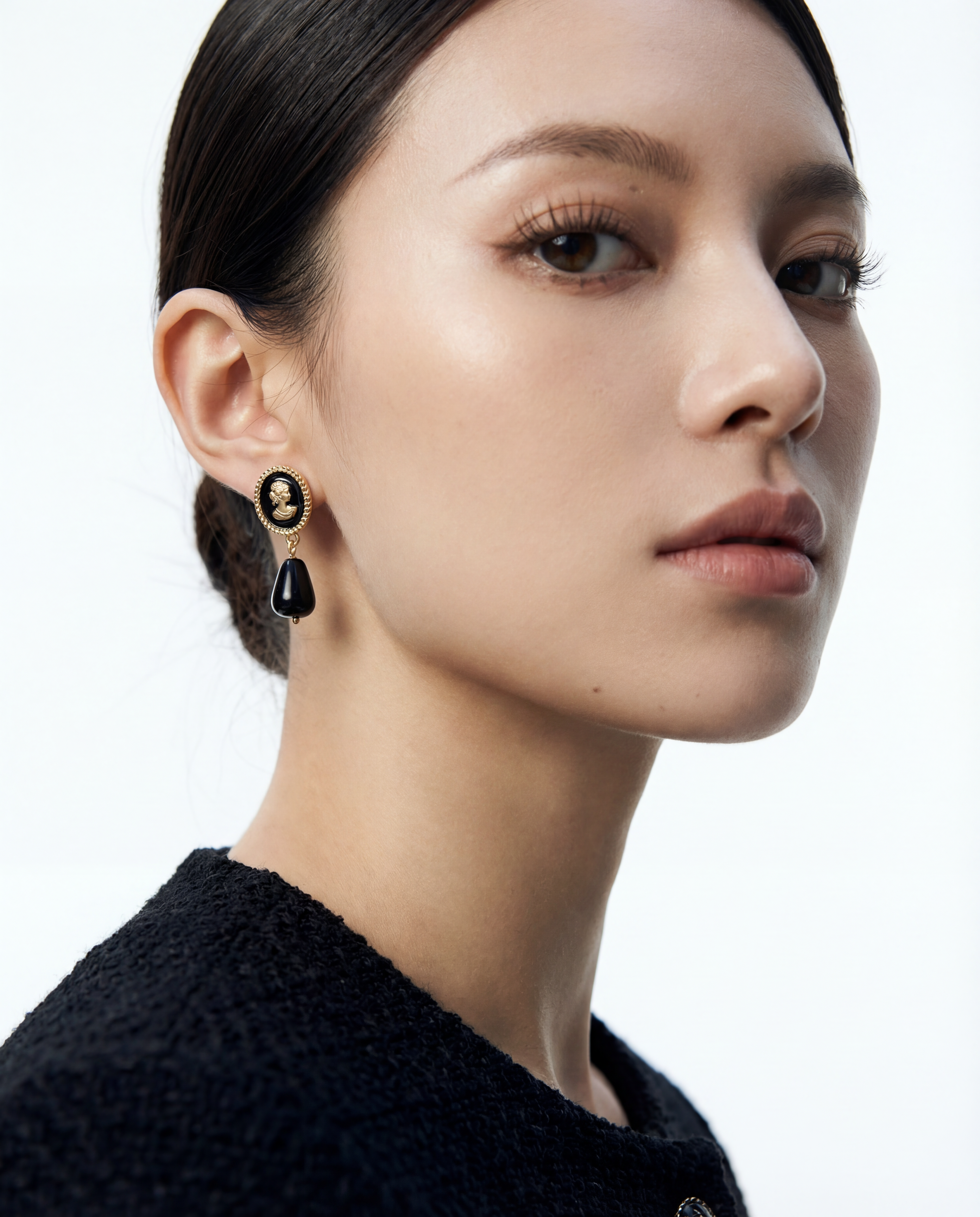Elegant Queen Black Enamel Earrings